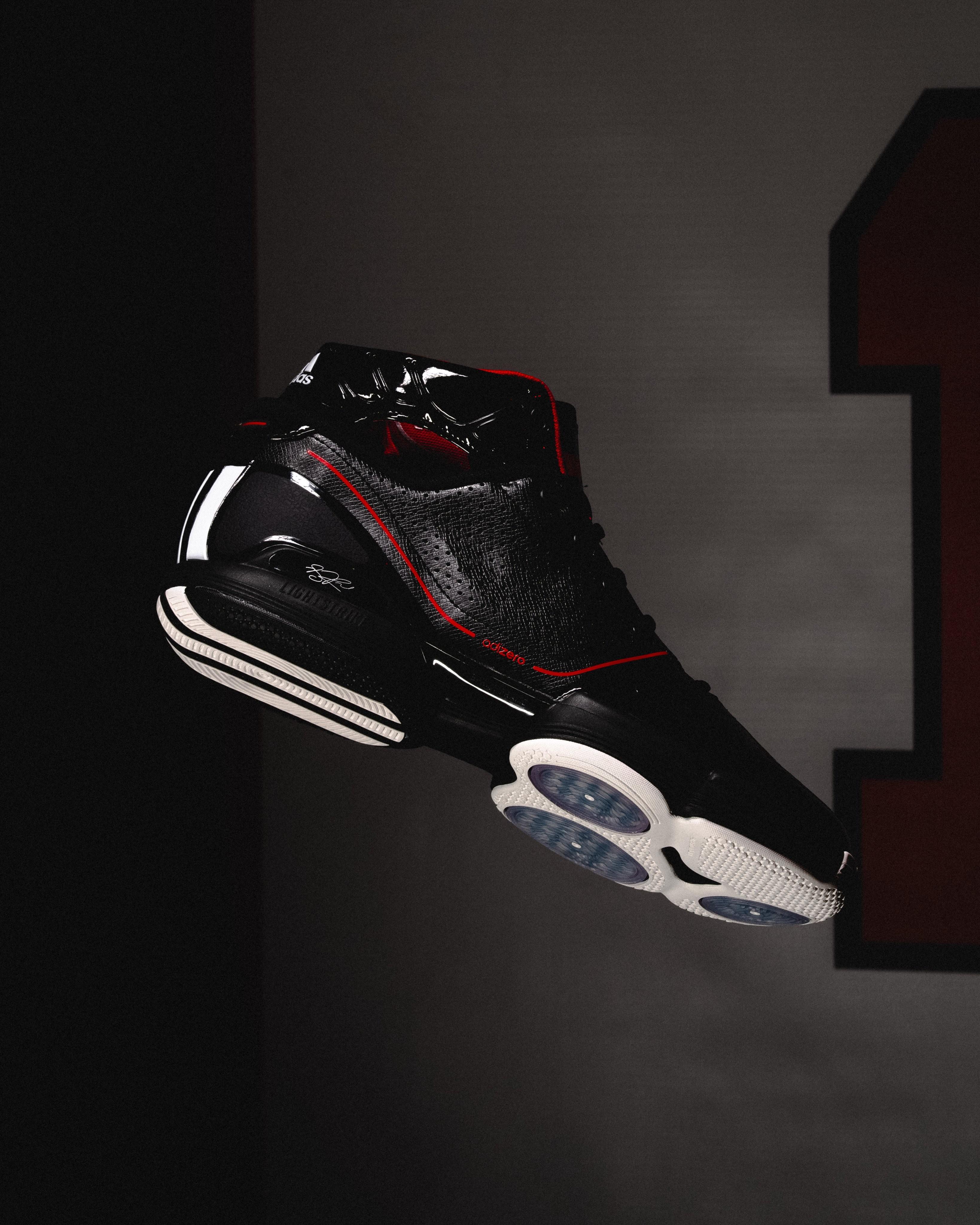 为庆祝罗斯退役公牛球衣，Adidas将复刻Rose 1球鞋，售价130美元