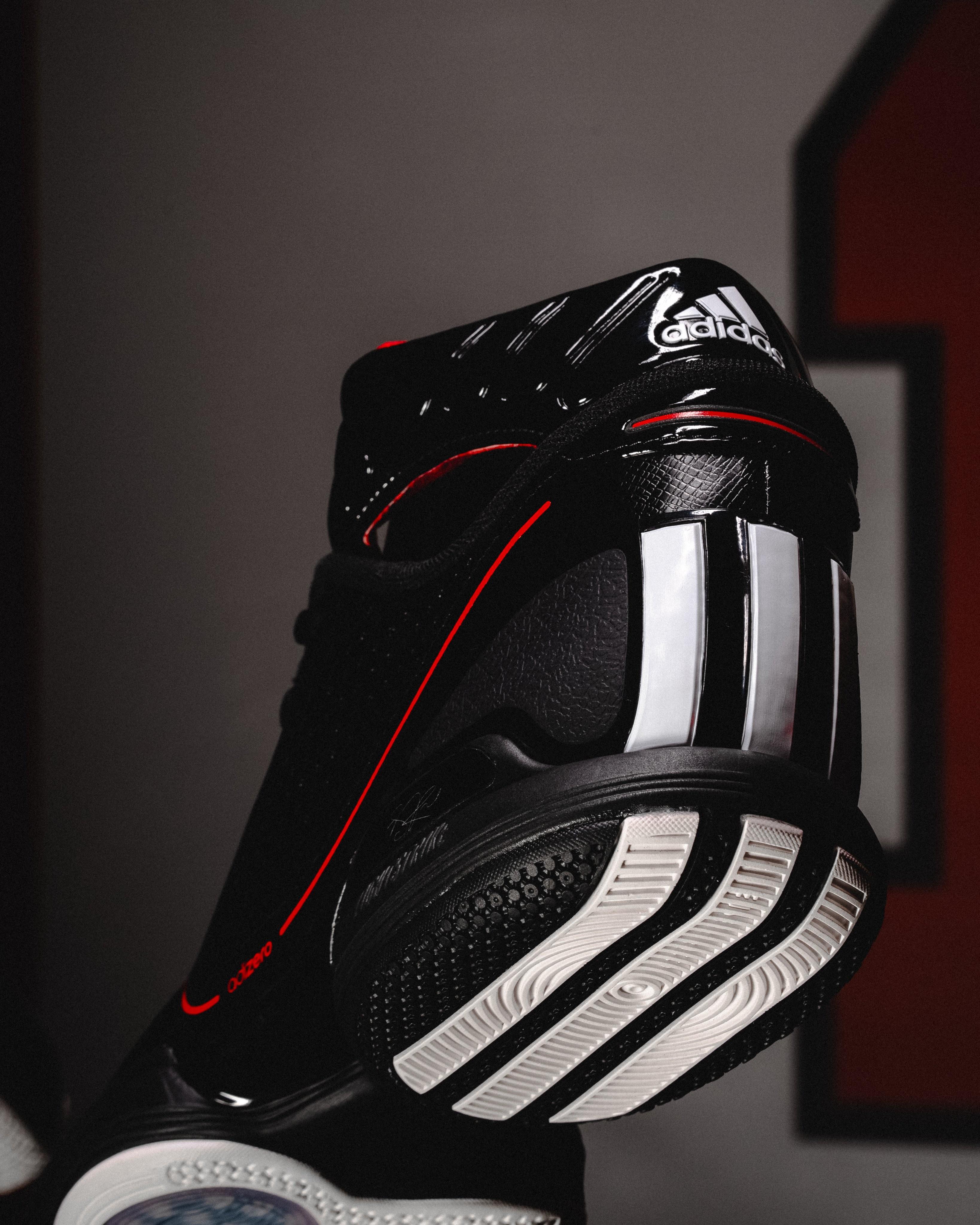 为庆祝罗斯退役公牛球衣，Adidas将复刻Rose 1球鞋，售价130美元