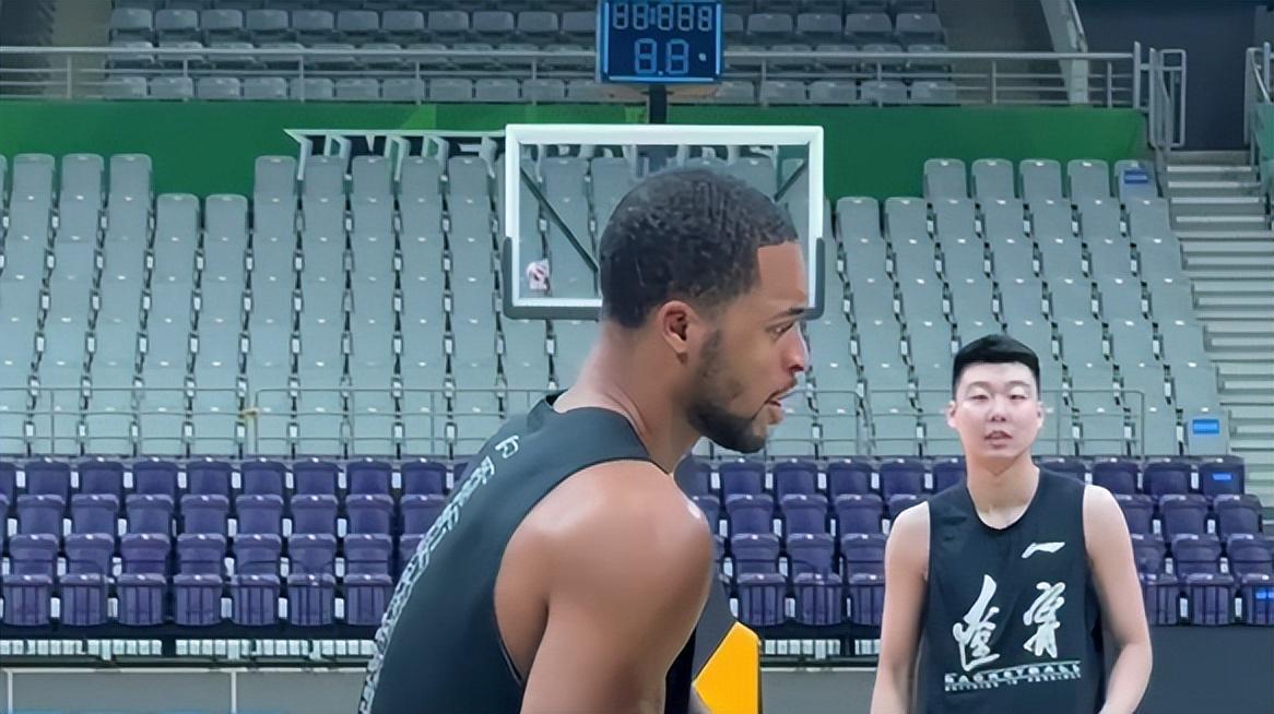 赵继伟4+2！莱迪2分，莫兰德12+6，哈维7+3，辽篮领先青岛队4分