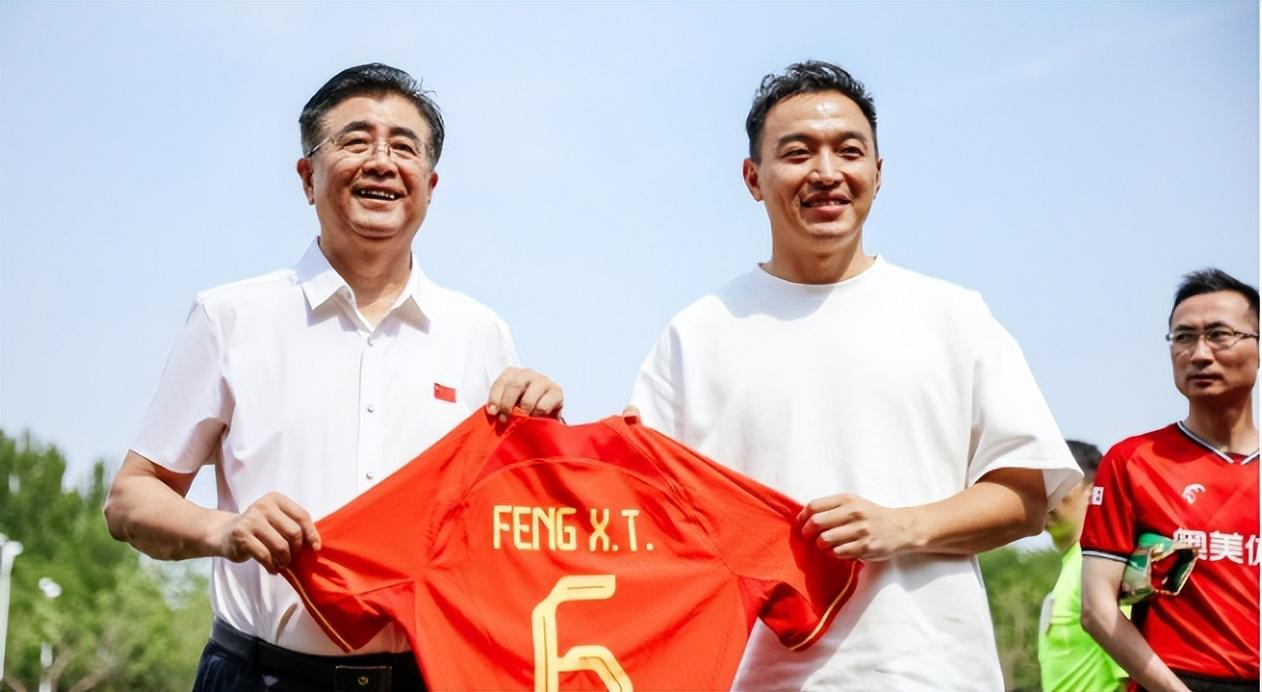 喜讯！冯潇霆有望首次以全新身份亮相中国足坛，球迷都直言期待